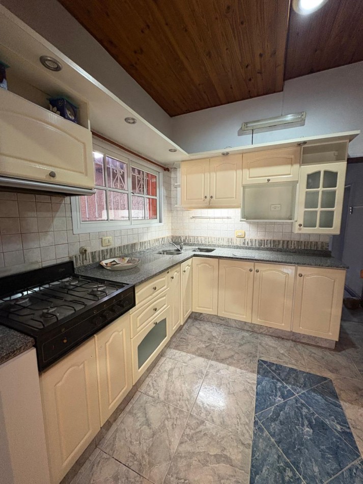 Casa 3 dormitorios con pileta 