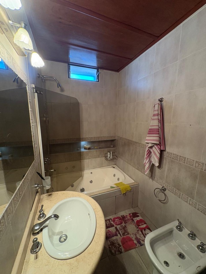 Casa 3 dormitorios con pileta 