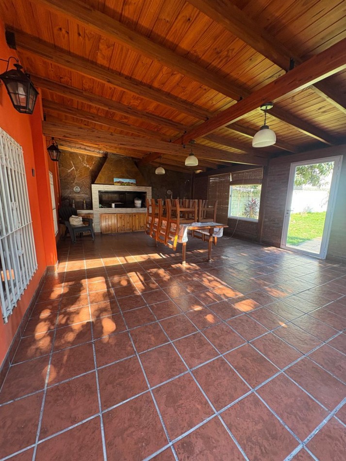 Casa 3 dormitorios con pileta 