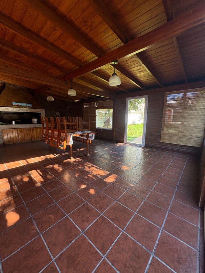 Casa 3 dormitorios con pileta 