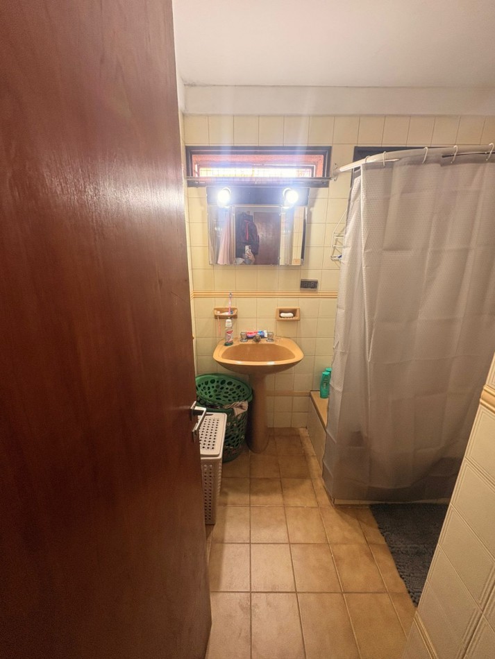 Departamento 1 dormitorio con cochera y Baulera