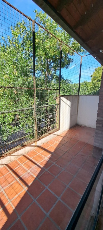 Deprtamento 2 Dormitorios con balcon al frente 